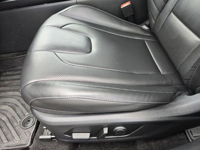 Used 2025 Hyundai Elantra Limited FWD image 23