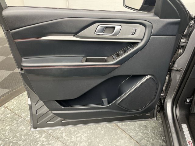 Certified 2025 Ford Explorer ST-Line AWD/4WD image 7