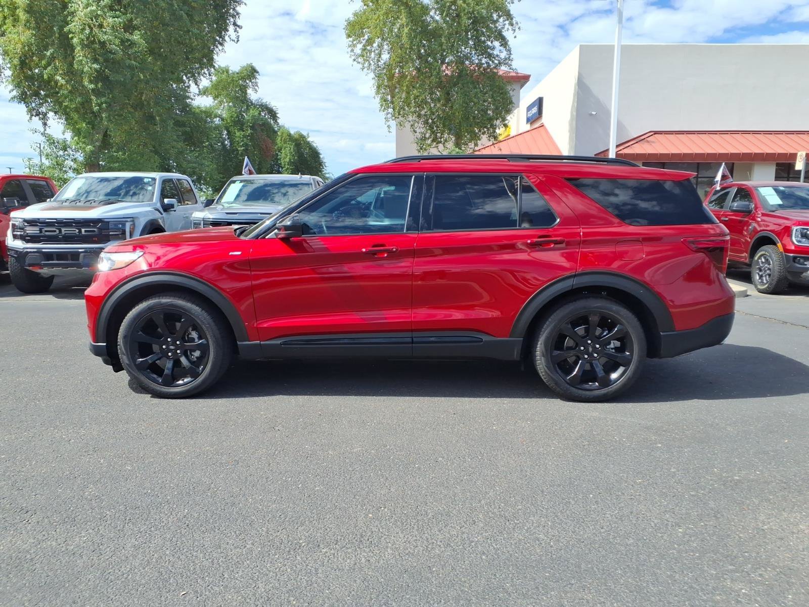 Certified 2023 Ford Explorer ST-Line w/ Class IV Trailer Tow Package RWD image 3