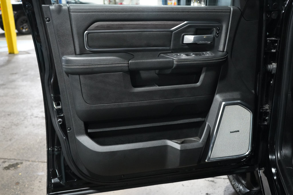 Used 2025 RAM 2500 Laramie AWD/4WD image 29