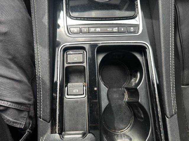 Used 2019 Jaguar F-PACE S AWD/4WD image 25