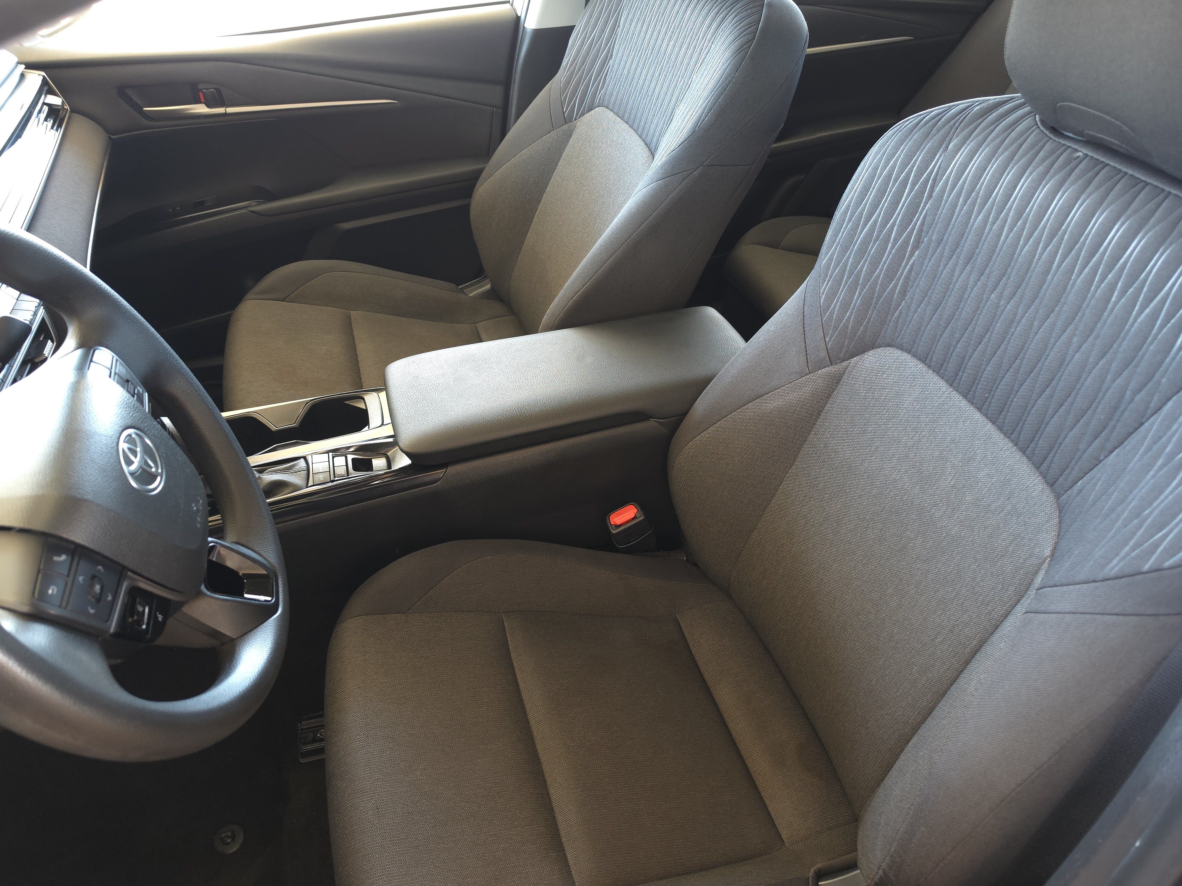 Used 2025 Toyota Camry LE FWD image 14