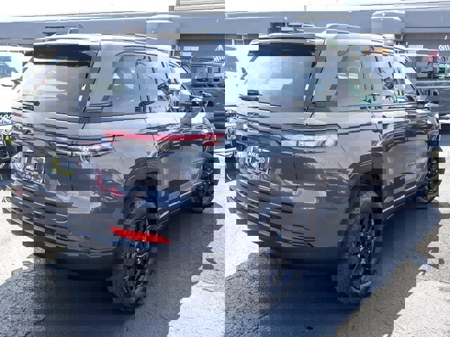 Used 2024 Jeep Grand Cherokee Altitude image 10