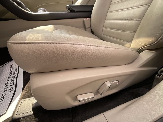 Certified 2017 Ford Fusion SE w/ Fusion SE Technology Package FWD image 13