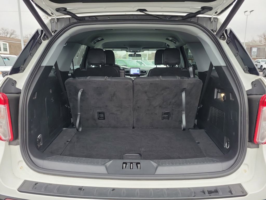 Certified 2023 Ford Explorer XLT w/ Equipment Group 202A image 10