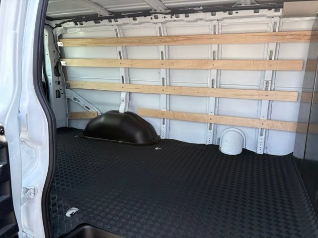 Used 2025 Chevrolet Express 2500 w/ Driver Convenience Package RWD image 22