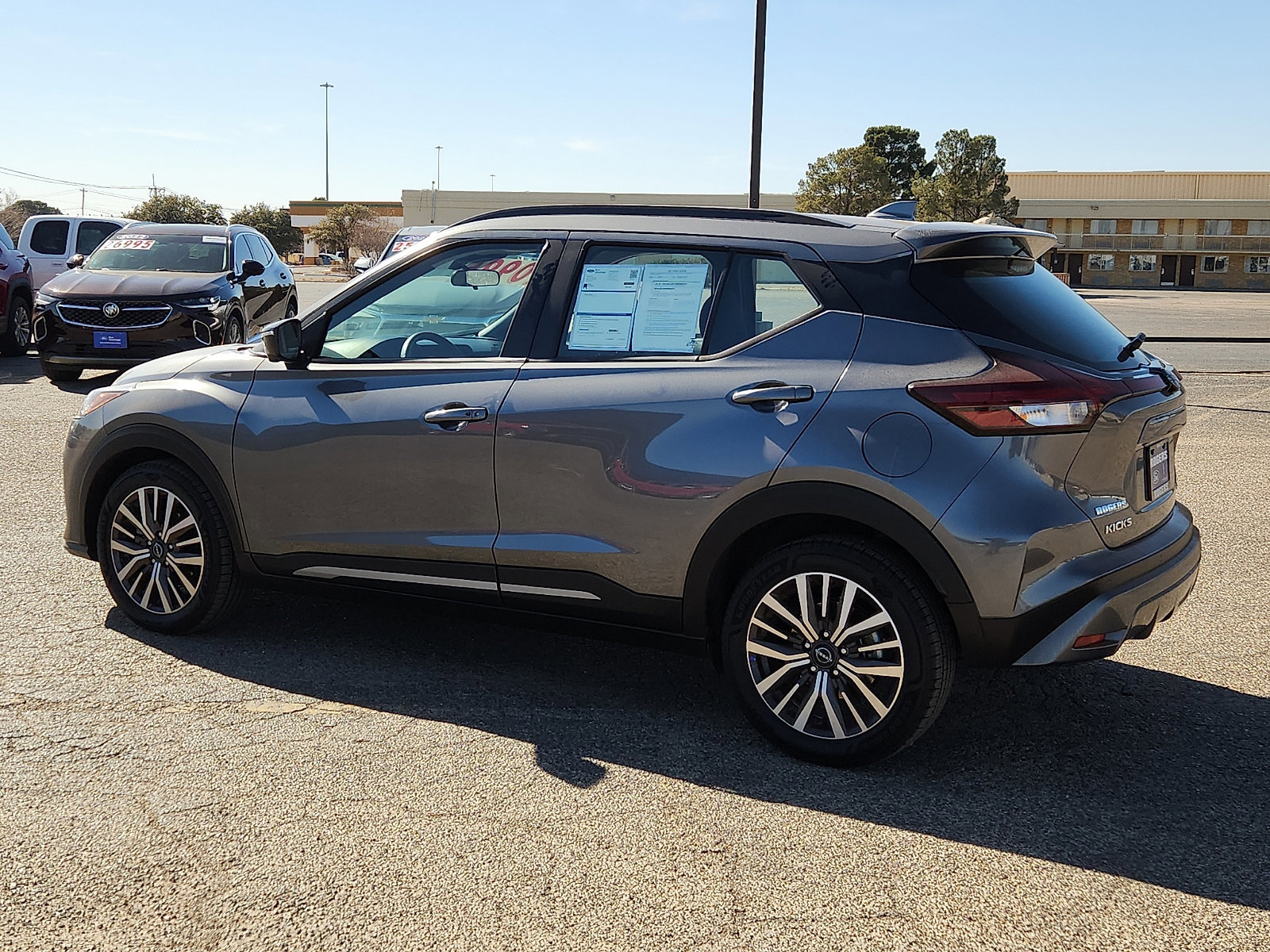Used 2024 Nissan Kicks SR image 2