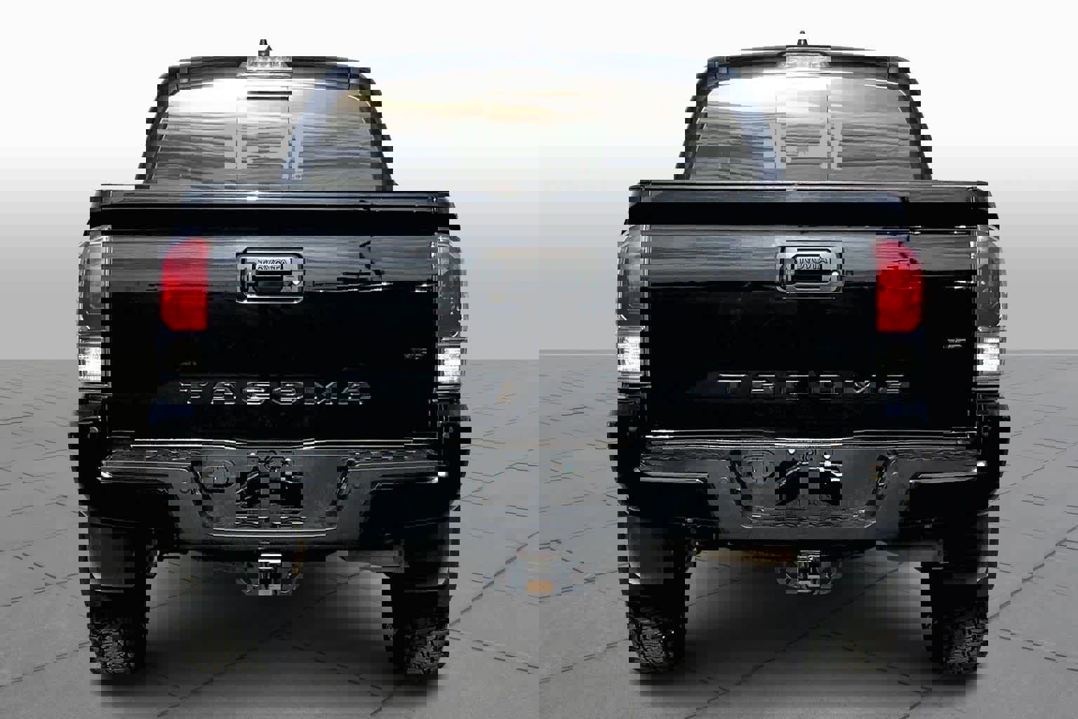 Used 2021 Toyota Tacoma TRD Off-Road w/ Technology Package image 3