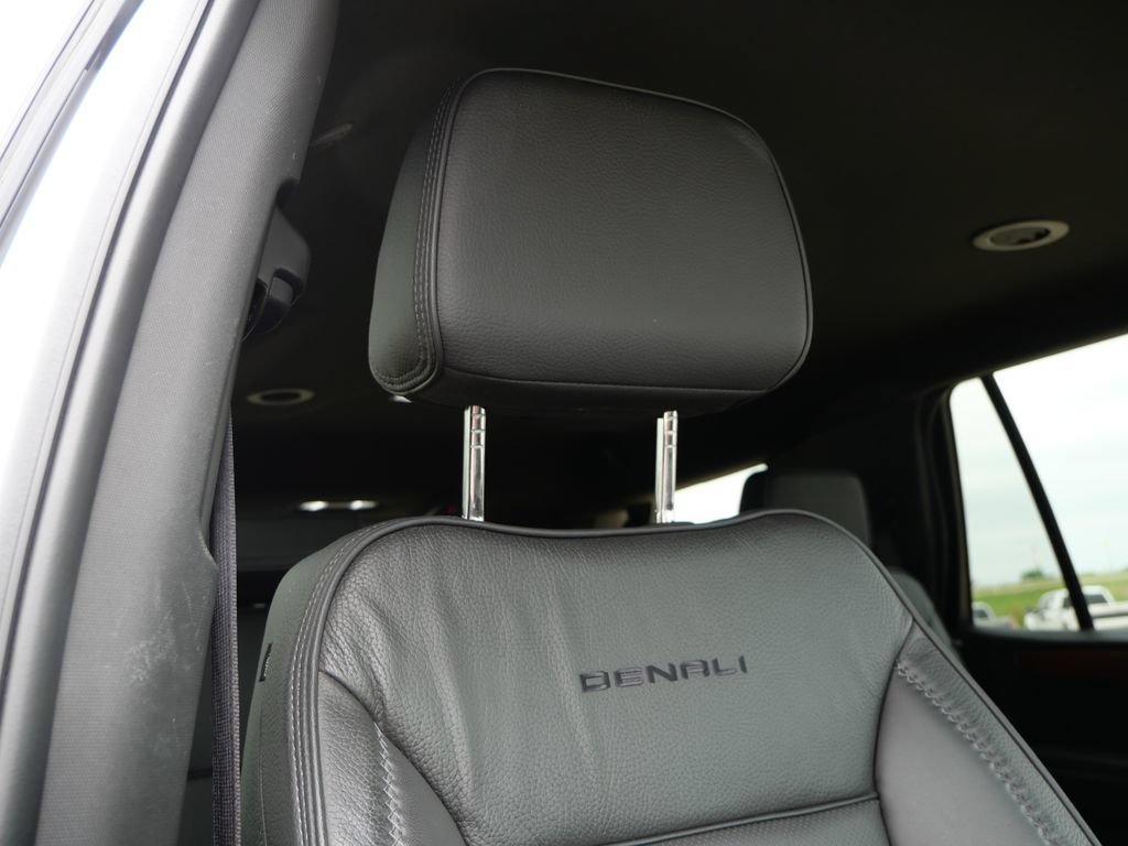 Used 2025 GMC Yukon Denali AWD/4WD image 21