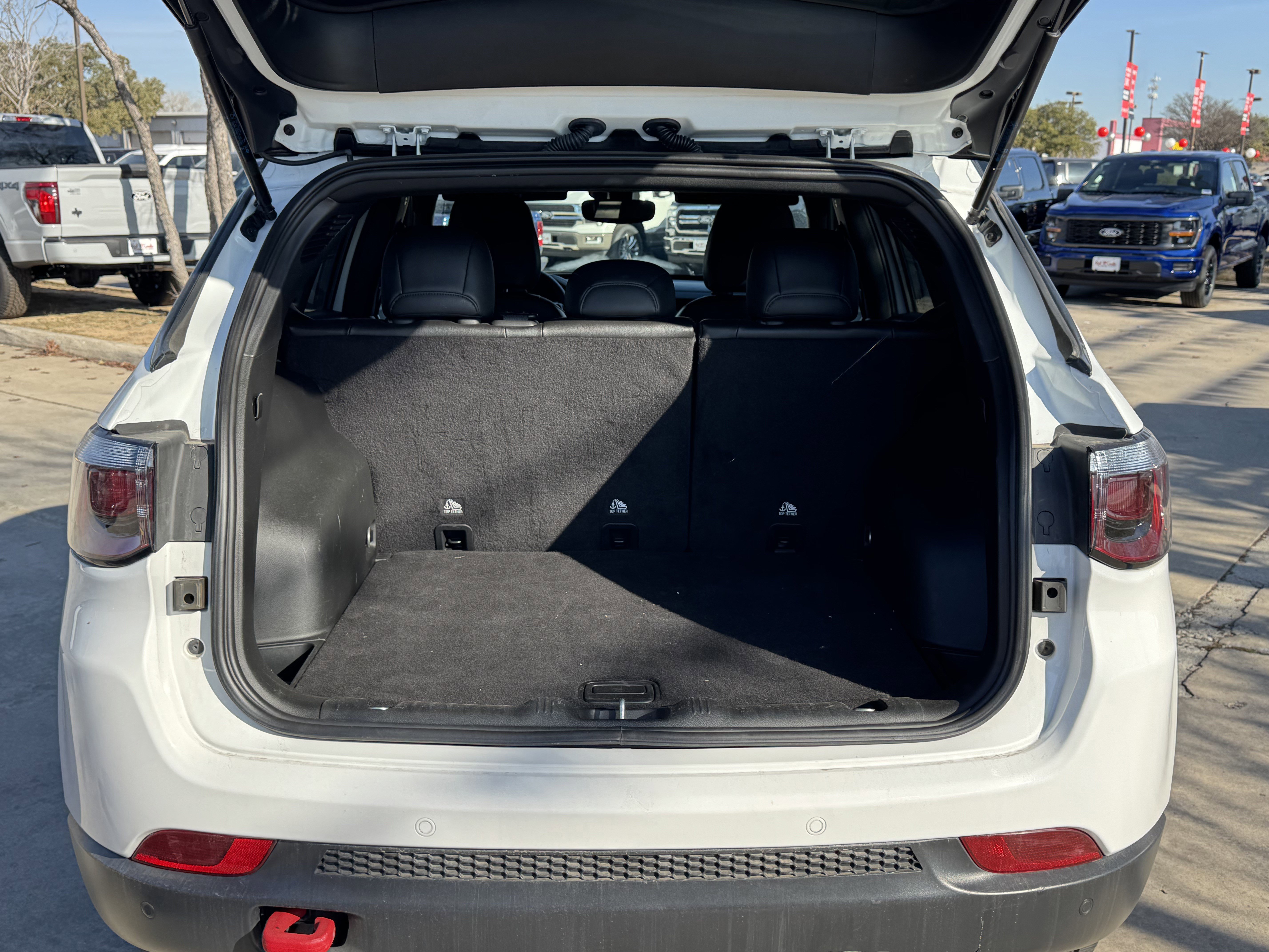 Used 2024 Jeep Compass Trailhawk image 10