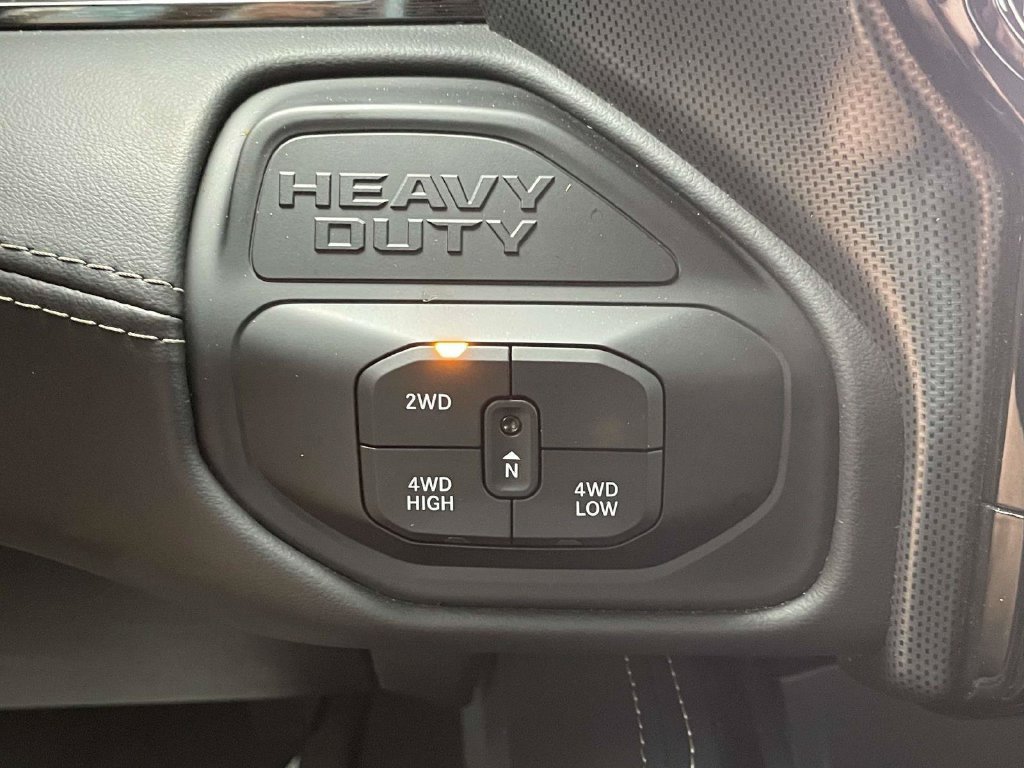 Used 2025 RAM 2500 Limited AWD/4WD image 24