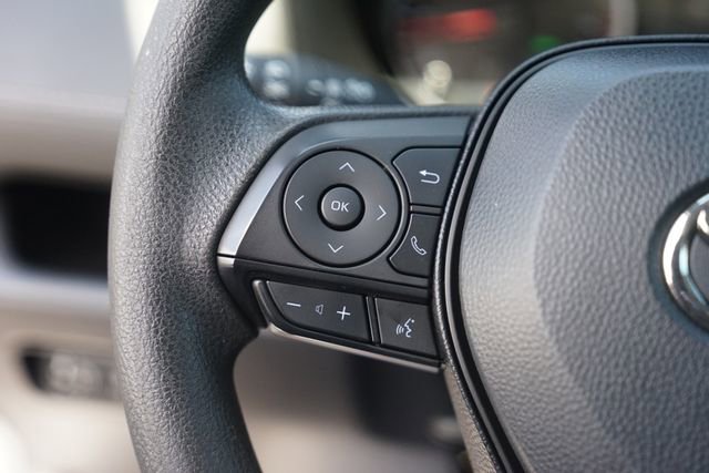 Used 2020 Toyota RAV4 XLE FWD image 22