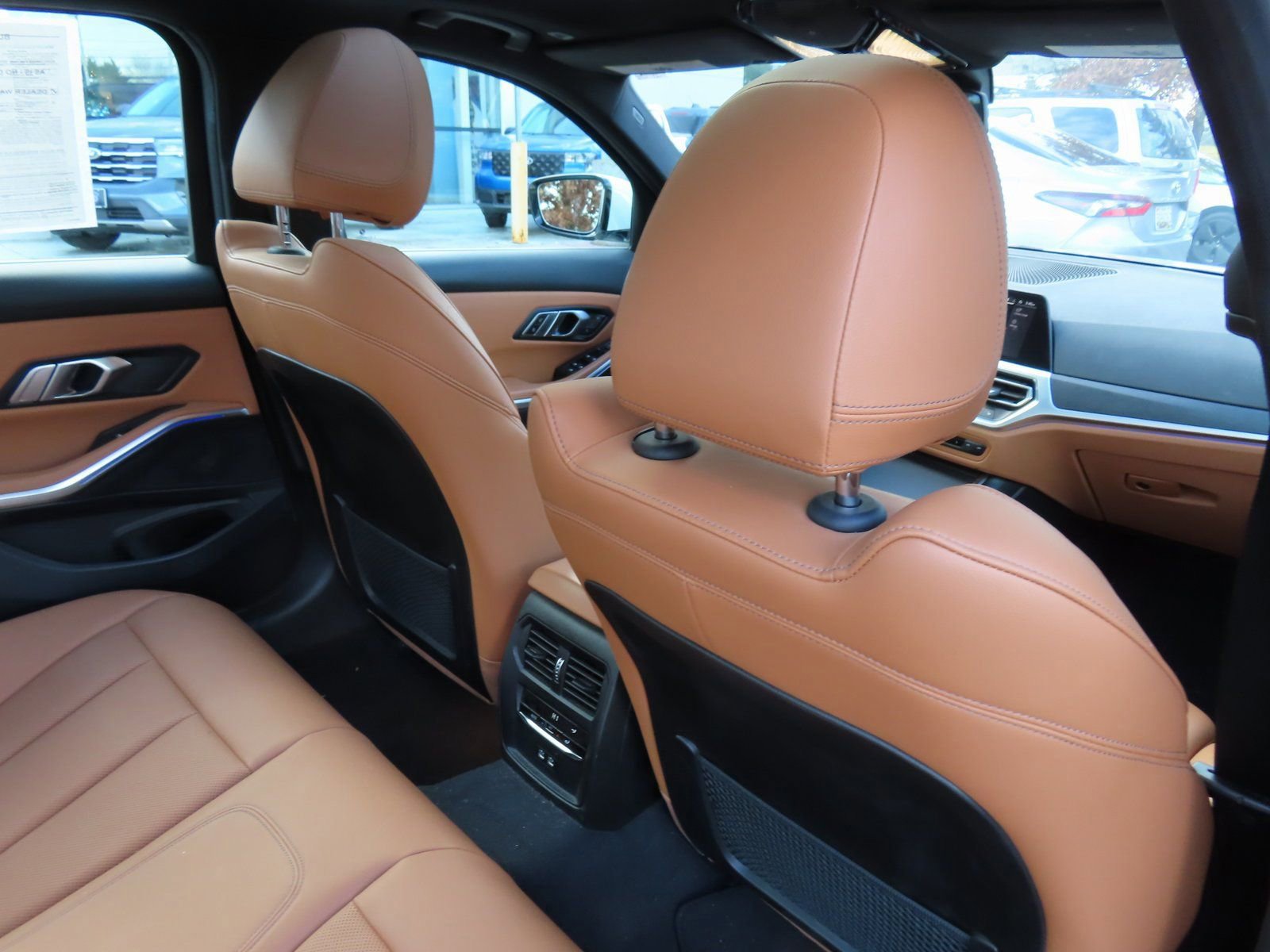 Used 2022 BMW 330i xDrive 330i xDrive w/ Driving Assistance Package image 37