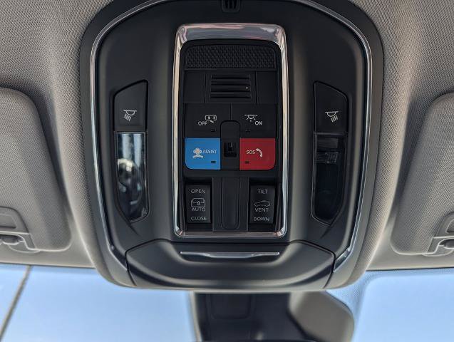 Used 2023 Jeep Grand Cherokee Laredo AWD/4WD image 29