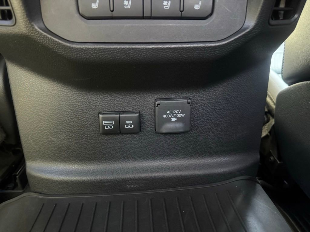 Used 2022 Toyota Tundra Platinum w/ Advanced Package image 39