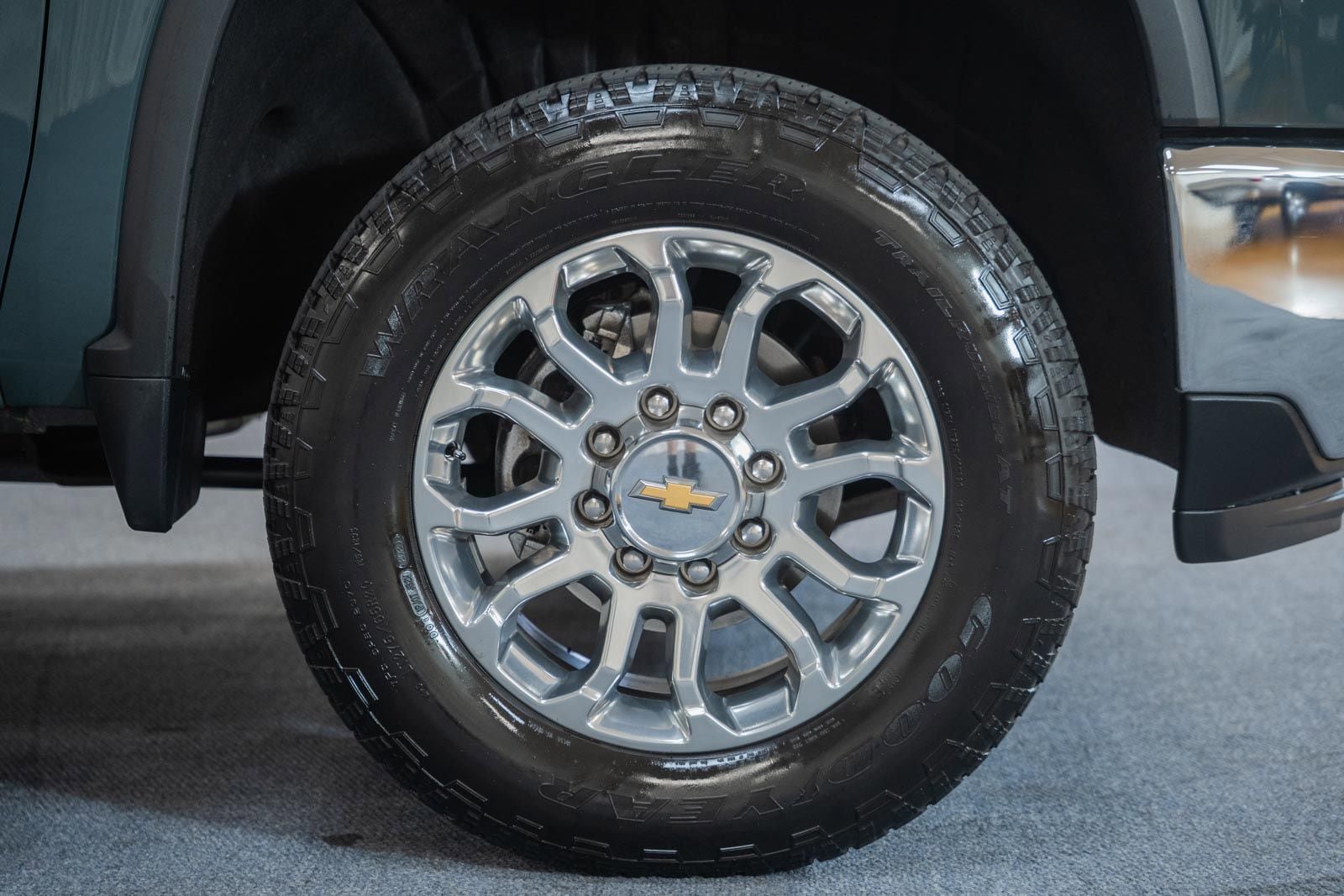 Used 2025 Chevrolet Silverado 2500 LTZ w/ LTZ Premium Package AWD/4WD image 26