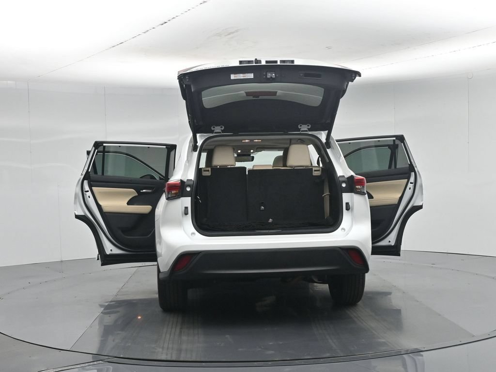 Used 2023 Toyota Highlander XLE FWD image 38