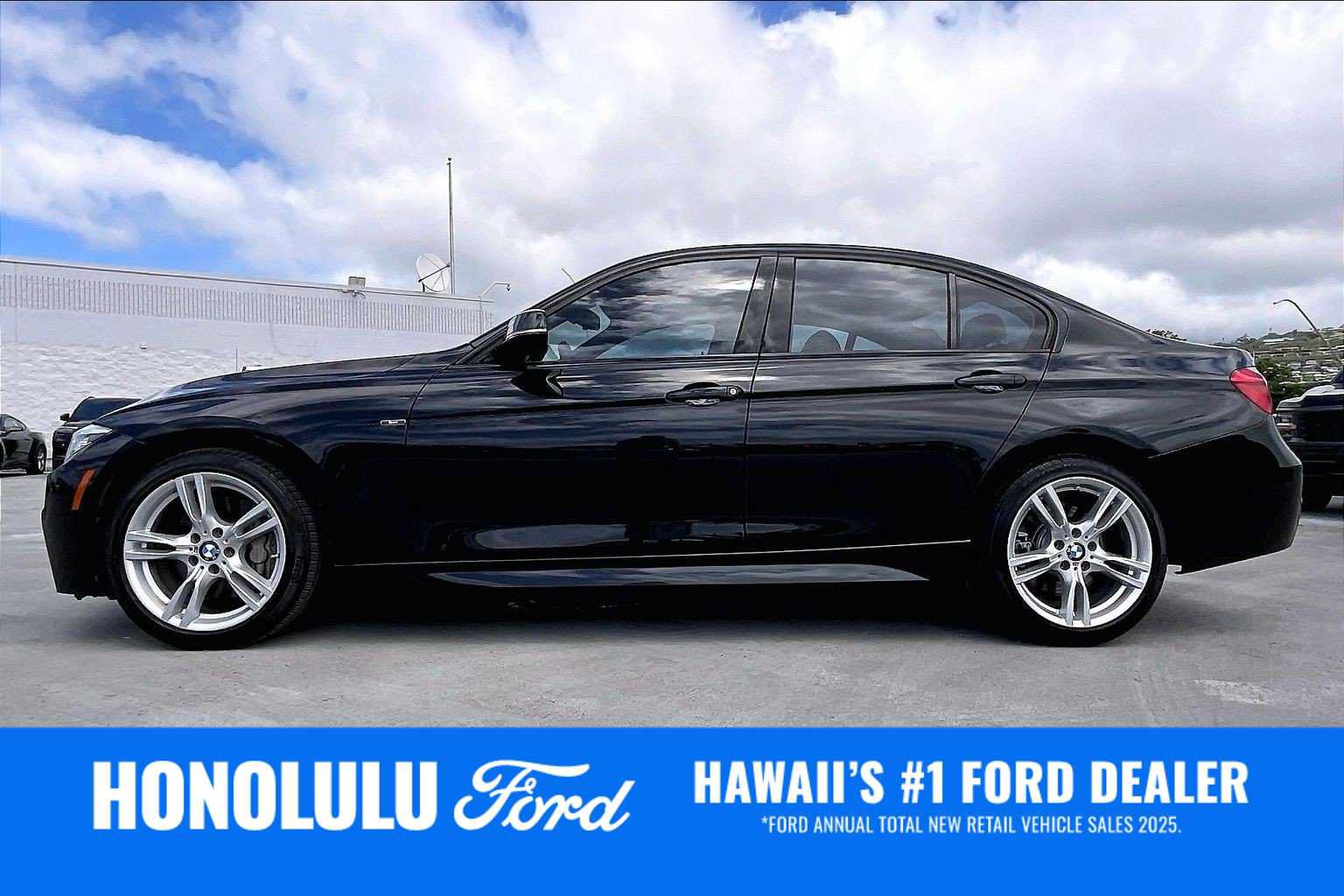 Used 2017 BMW 330i xDrive Sedan AWD/4WD image 3