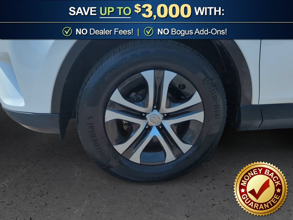Used 2018 Toyota RAV4 LE FWD image 13