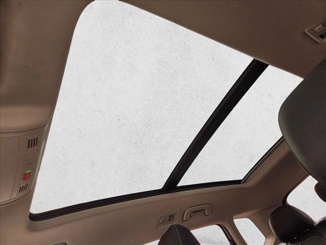 Used 2024 Volkswagen Taos SE w/ Panoramic Sunroof Package FWD image 15