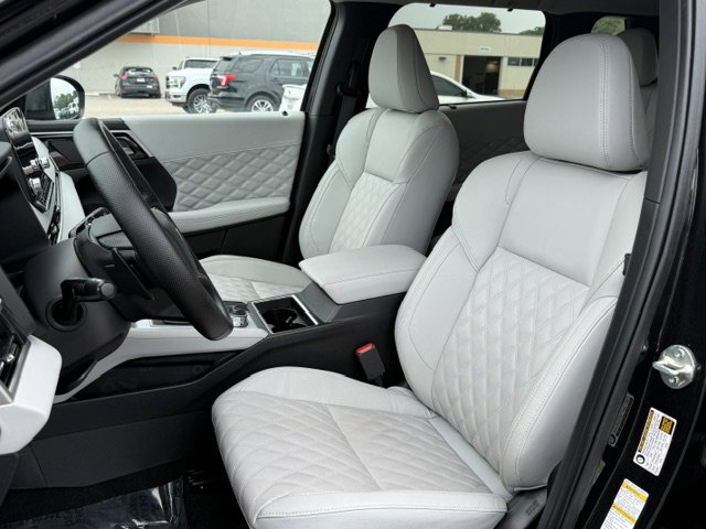 Used 2024 Mitsubishi Outlander SEL FWD image 13