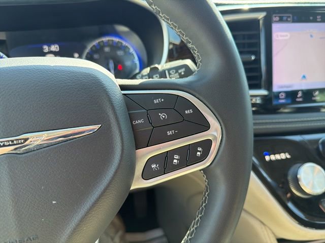 Used 2023 Chrysler Pacifica Limited image 48