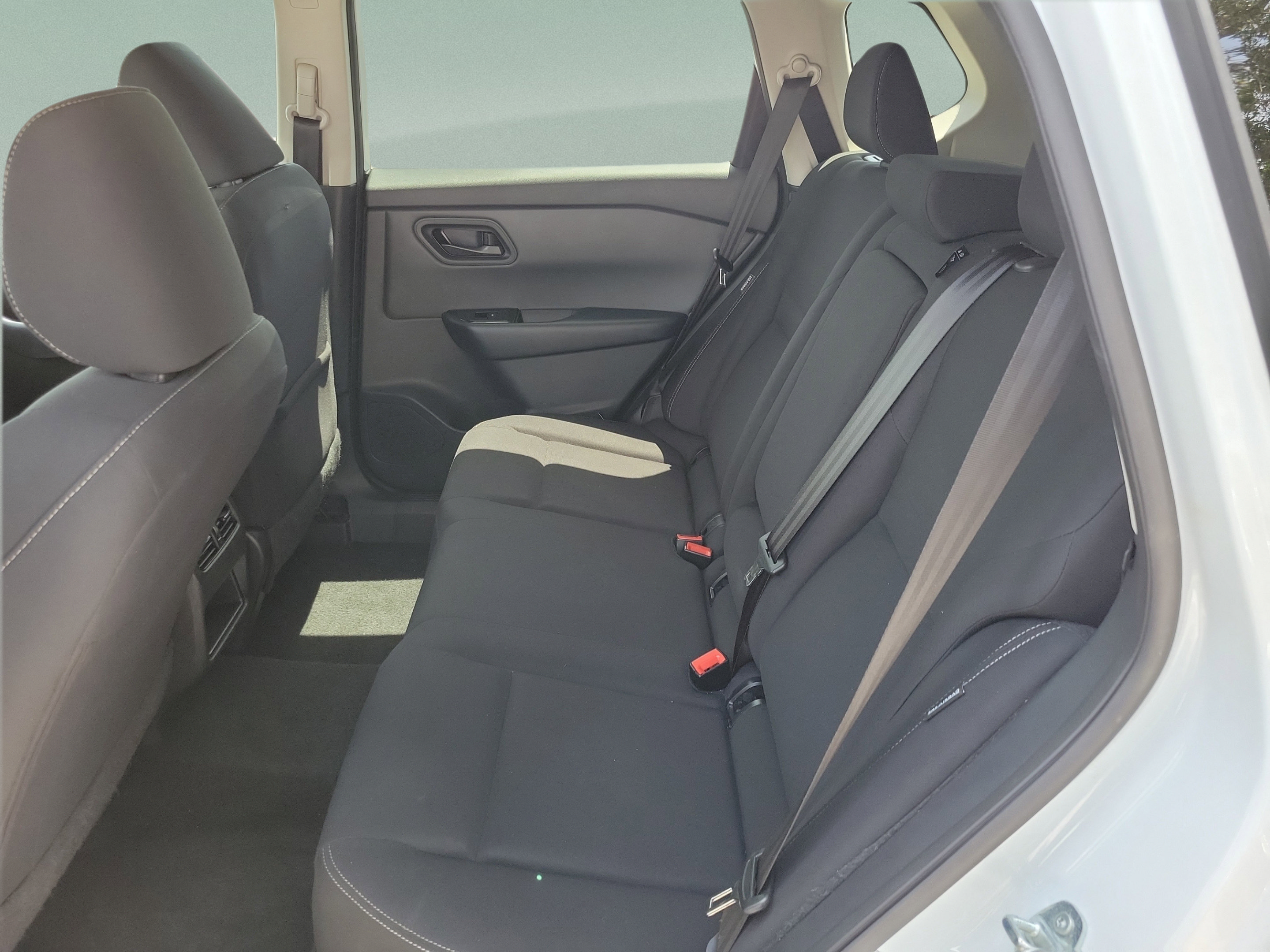 Used 2024 Nissan Rogue S AWD/4WD image 13