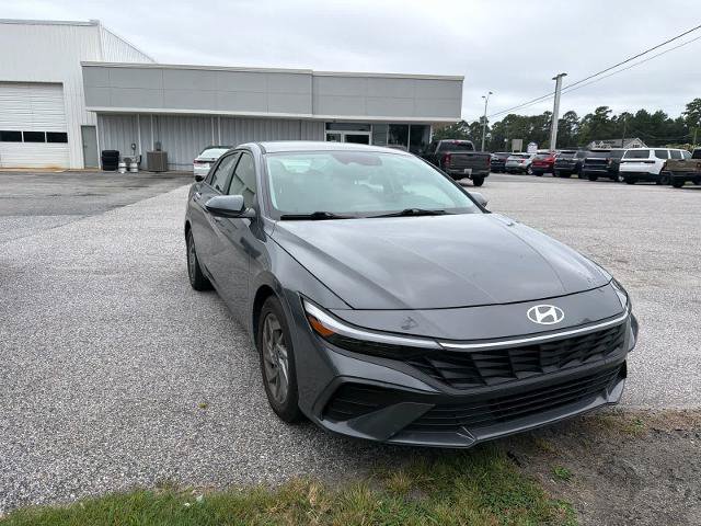 Used 2024 Hyundai Elantra SEL FWD image 4