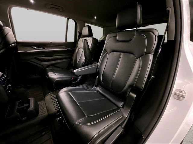 Used 2023 Jeep Grand Cherokee L Limited w/ Luxury Tech Group II AWD/4WD image 25