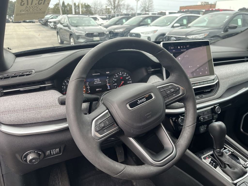 Used 2024 Jeep Compass Latitude AWD/4WD image 7