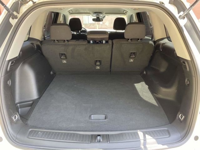 Used 2023 Jeep Grand Cherokee Laredo AWD/4WD image 10