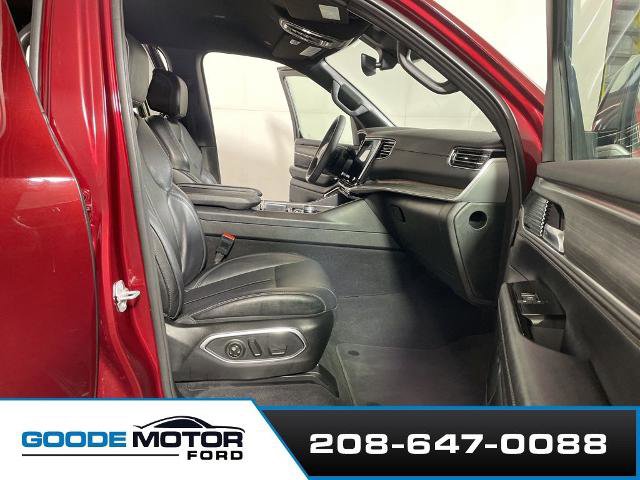 Used 2024 Jeep Wagoneer Series III AWD/4WD image 24