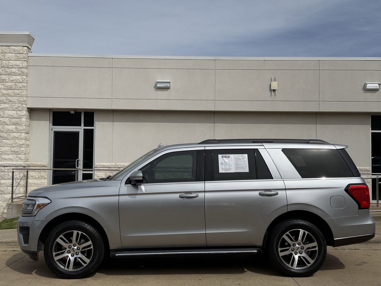 Certified 2022 Ford Expedition XLT image 3