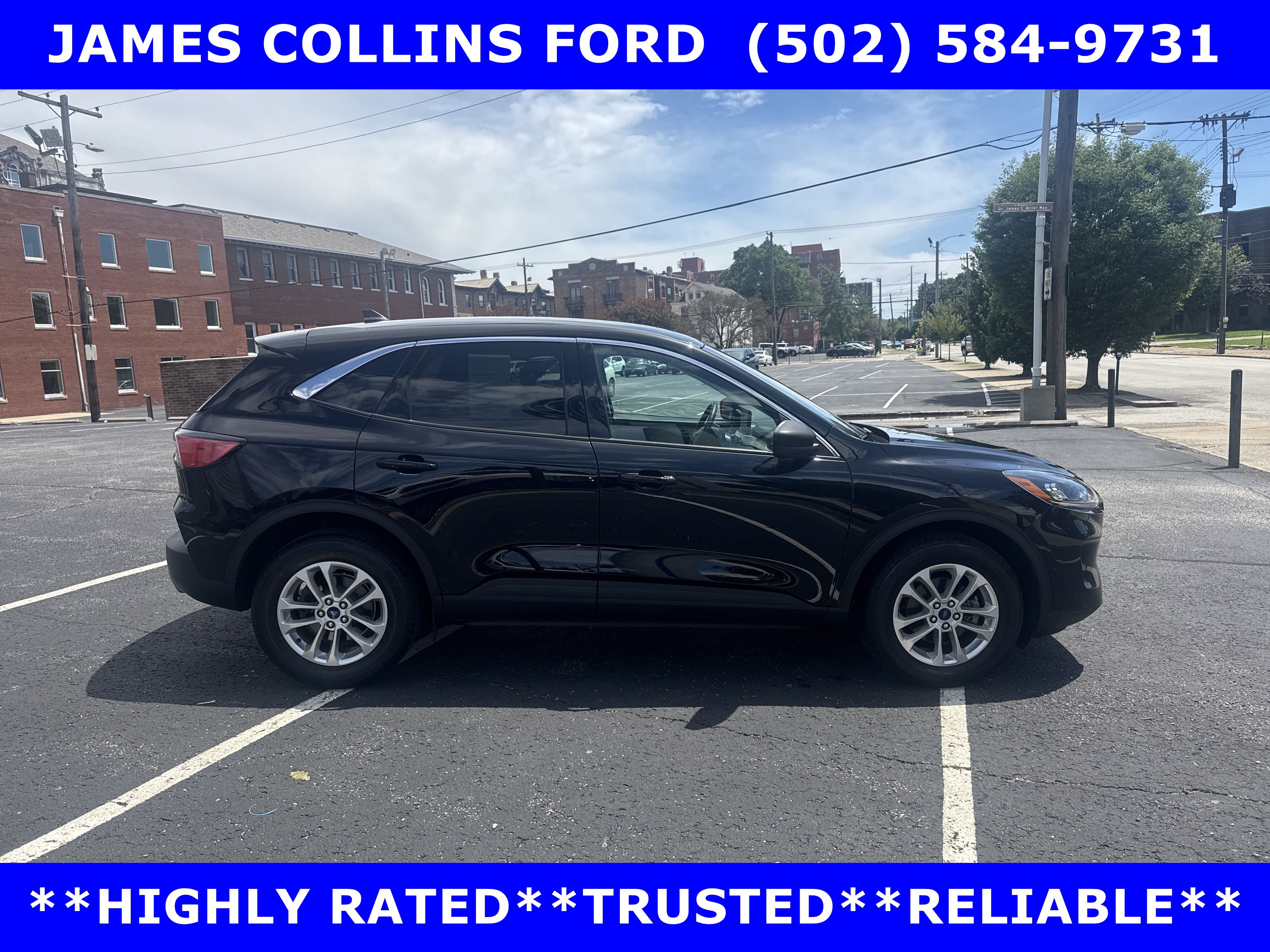 Certified 2022 Ford Escape SE w/ Cold Weather Package AWD/4WD image 2