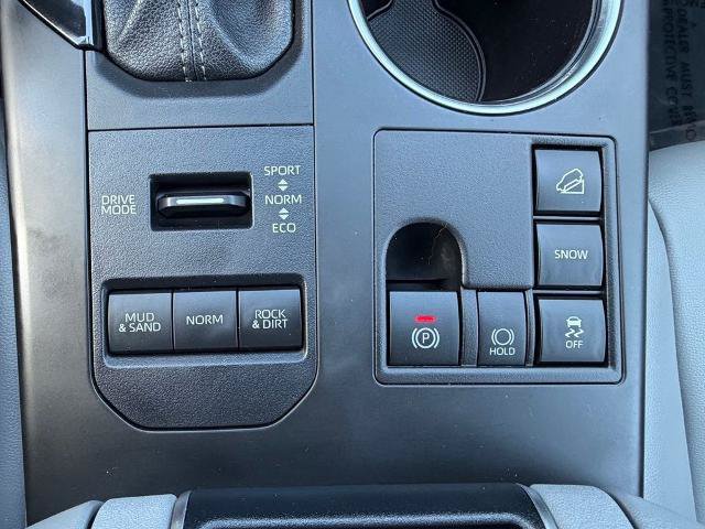 Used 2024 Toyota Highlander XLE AWD/4WD image 15