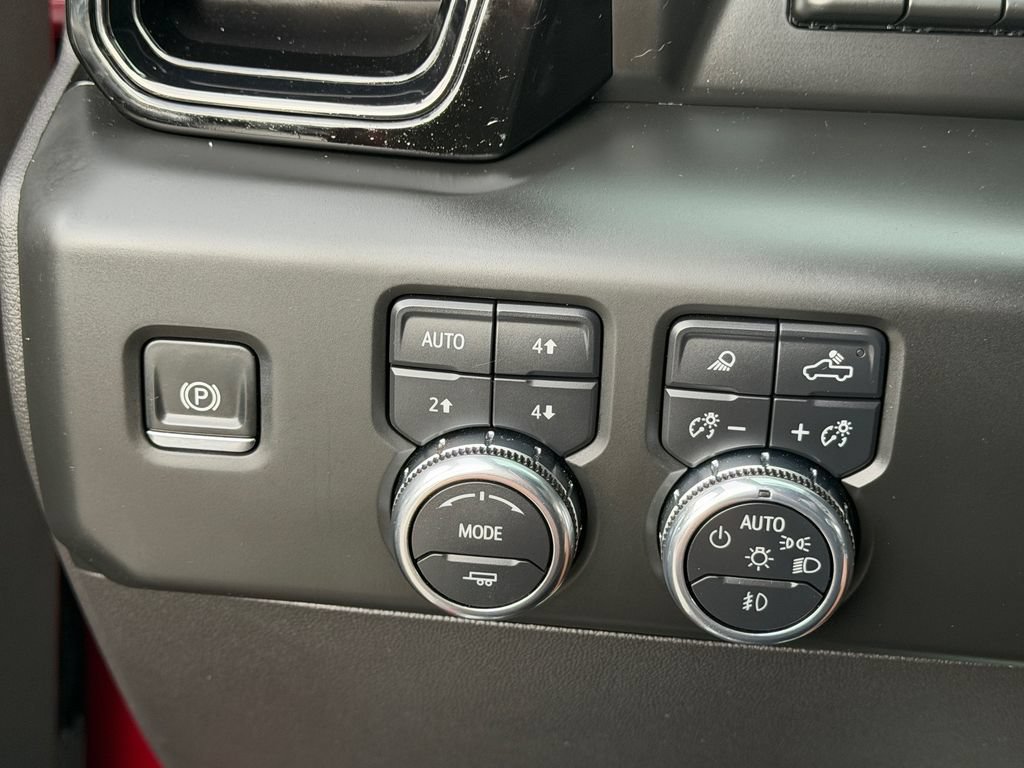 Used 2025 GMC Sierra 1500 AT4 w/ AT4 Premium Package AWD/4WD image 28