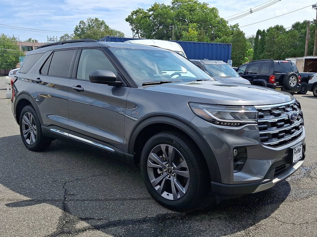 Certified 2025 Ford Explorer Active w/ Active Comfort Package AWD/4WD image 3