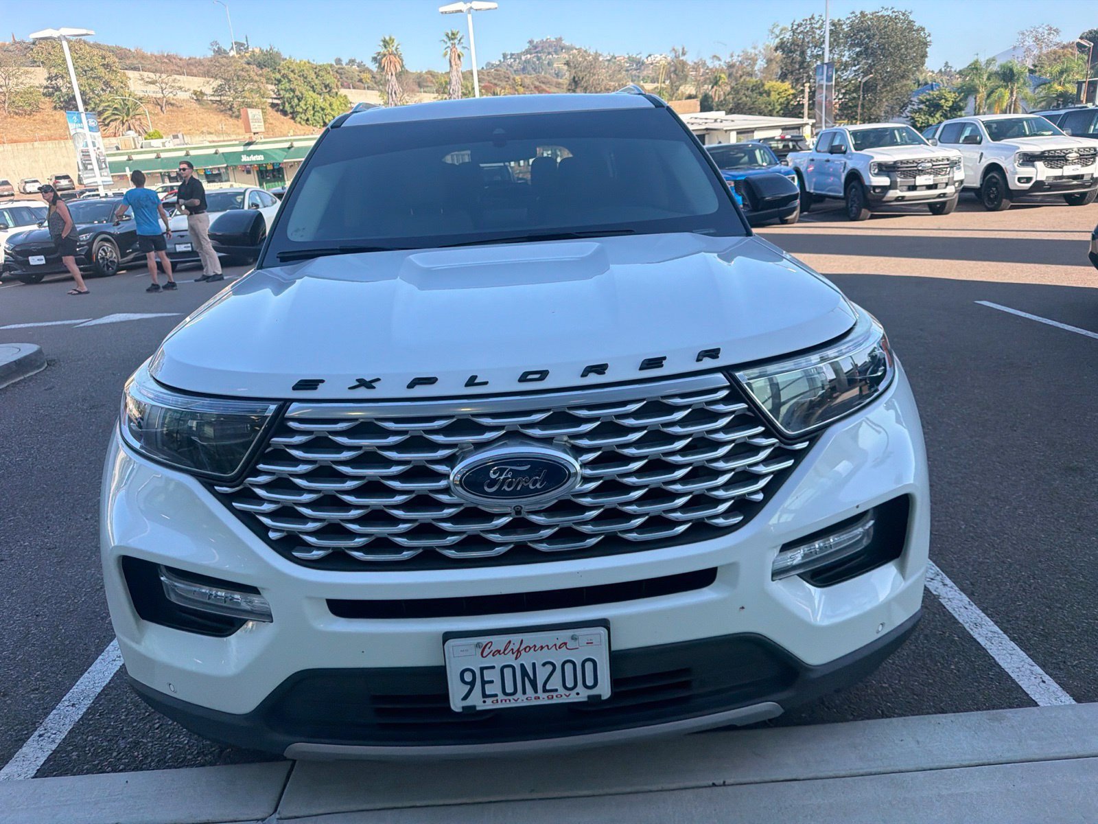 Certified 2020 Ford Explorer Platinum w/ Premium Technology Package AWD/4WD image 3
