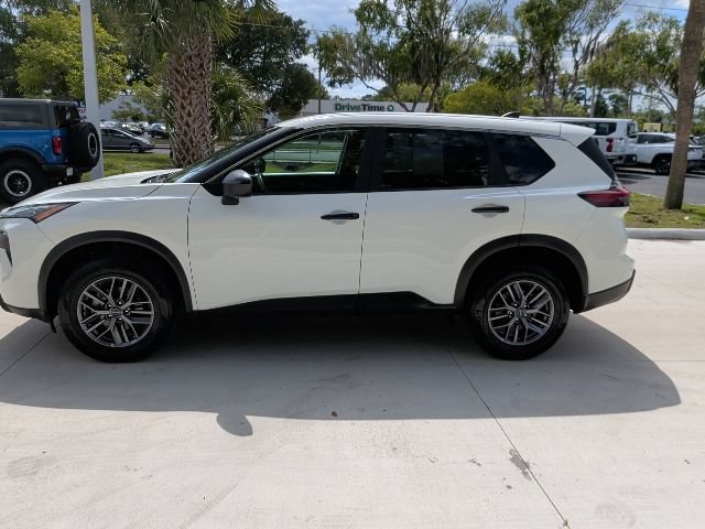 Used 2024 Nissan Rogue S AWD/4WD image 9