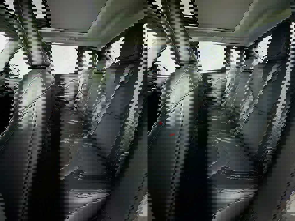 Used 2022 Jeep Cherokee Limited image 17