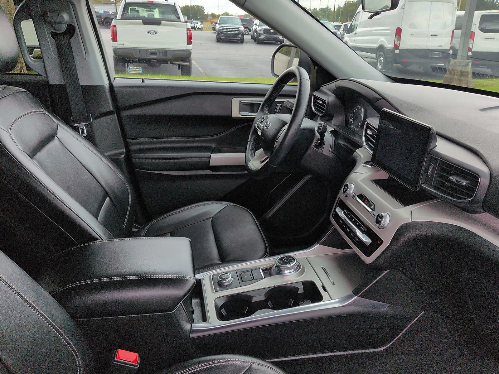 Certified 2024 Ford Explorer XLT w/ Equipment Group 202A AWD/4WD image 10