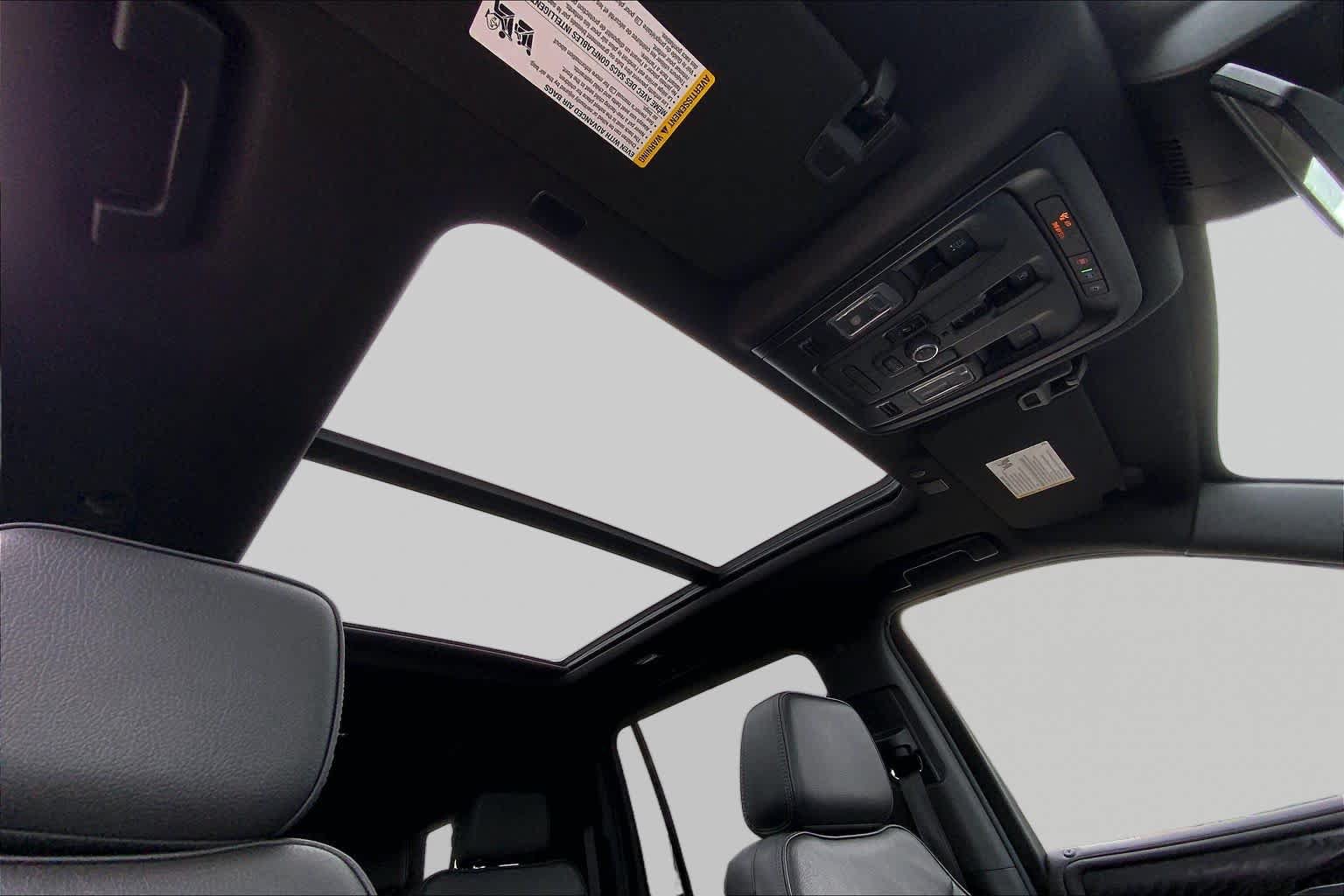 Used 2024 GMC Yukon XL Denali AWD/4WD image 14