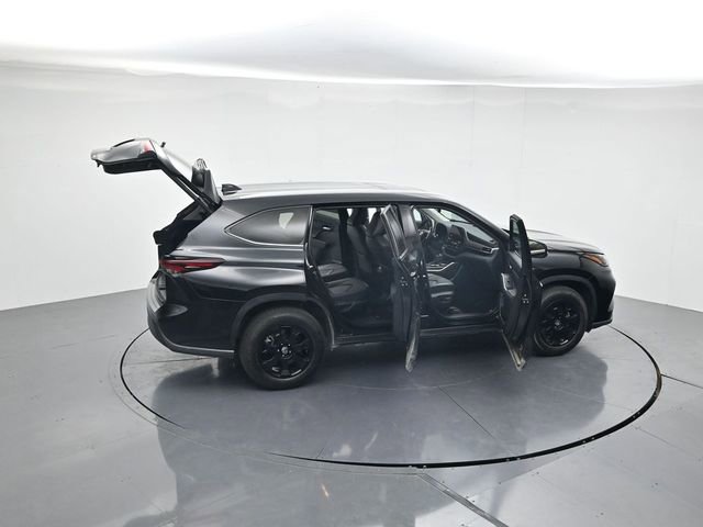 Used 2024 Toyota Highlander XLE FWD image 47