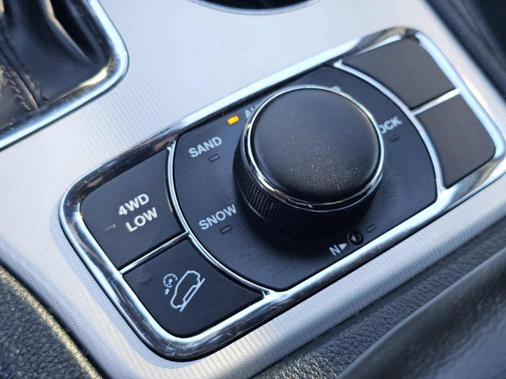 Used 2018 Jeep Grand Cherokee Limited image 10