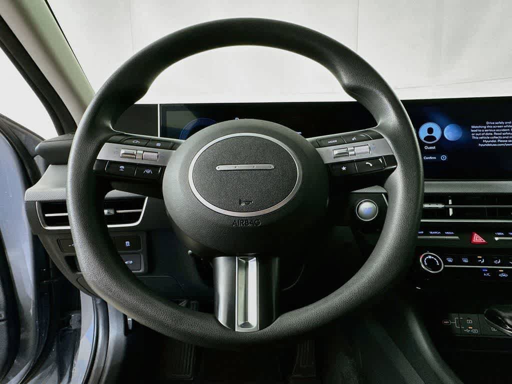 Used 2025 Hyundai Sonata SE FWD image 17