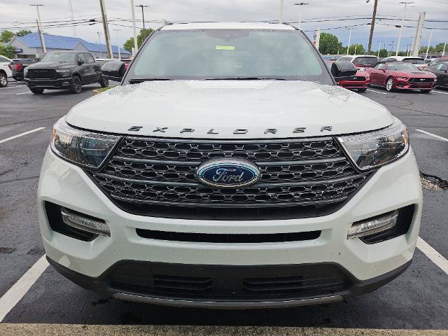 Certified 2022 Ford Explorer XLT w/ Equipment Group 202A AWD/4WD image 3