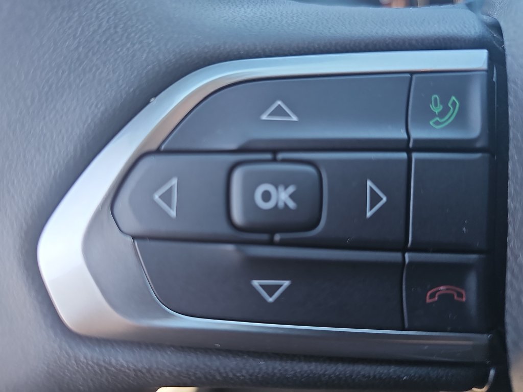 Used 2025 Jeep Compass Limited AWD/4WD image 16