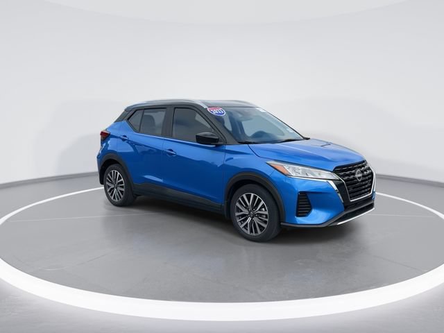 Used 2023 Nissan Kicks SV FWD image 1