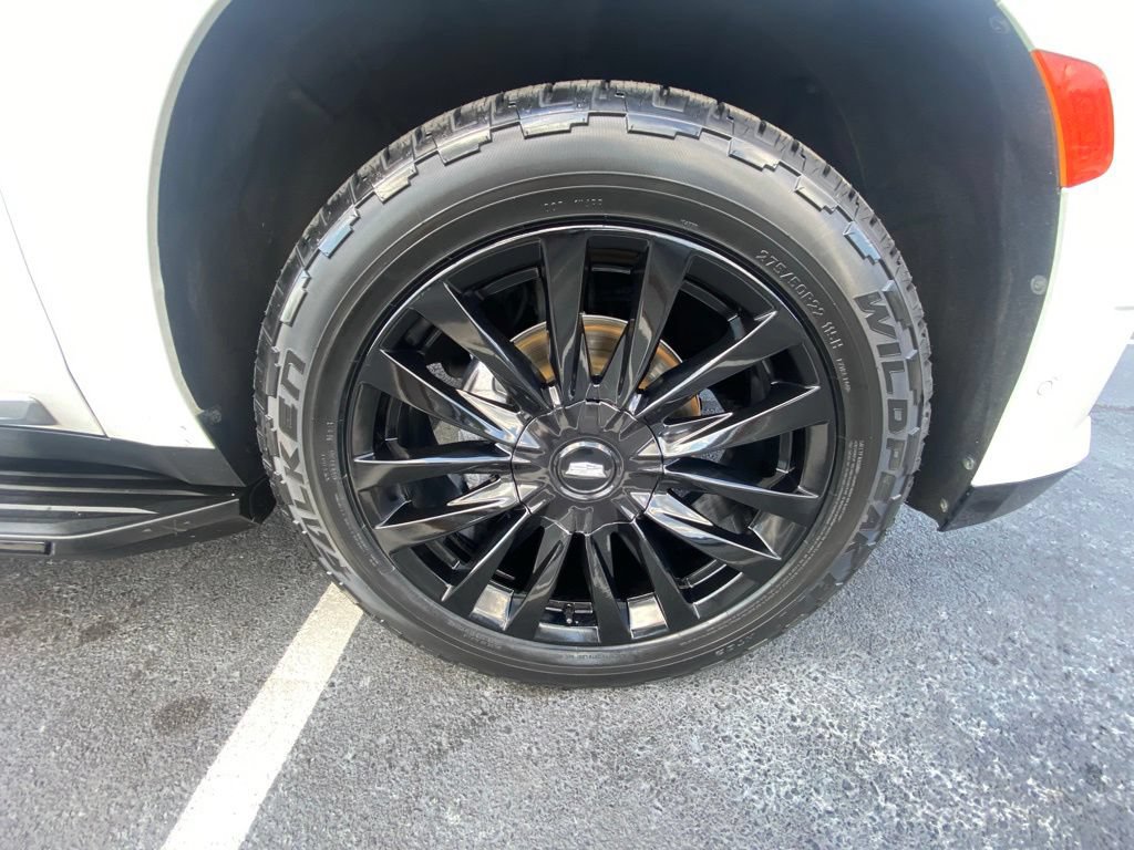 Used 2023 Cadillac Escalade Premium Luxury w/ Performance Package AWD/4WD image 32