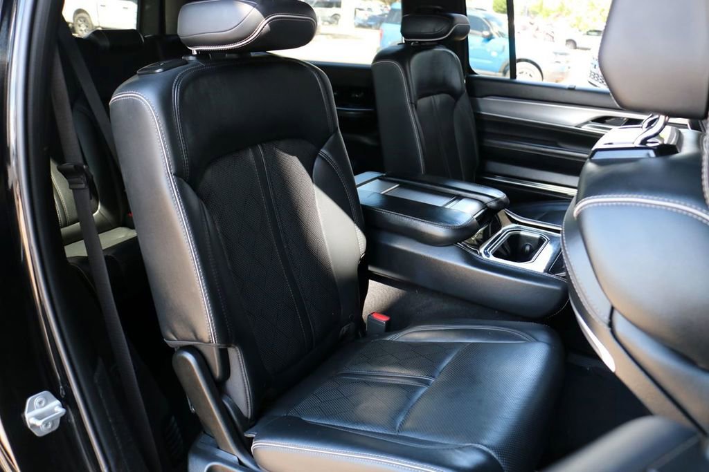 Used 2022 Jeep Grand Wagoneer Series II AWD/4WD image 31